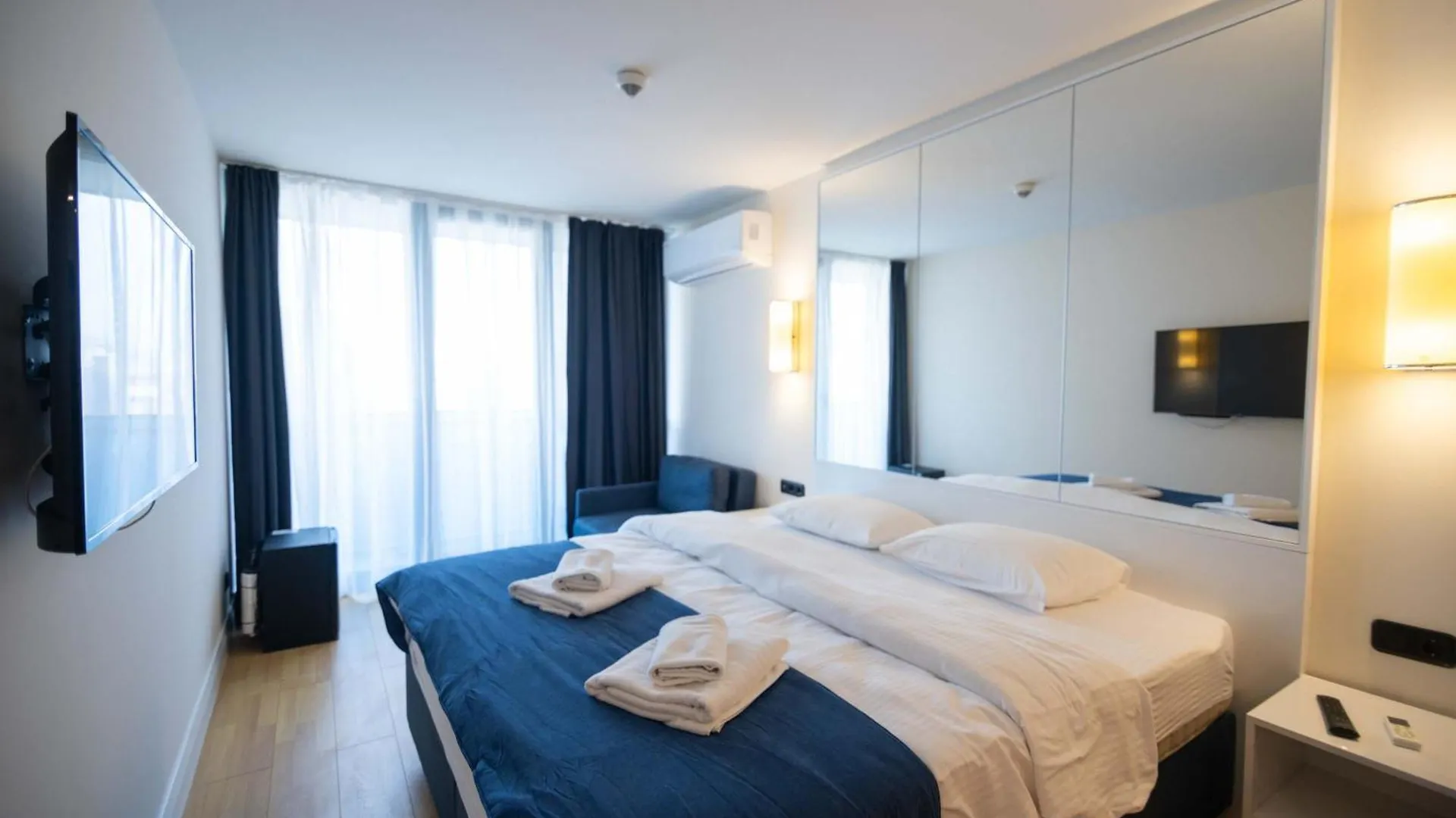 Bright Studio With Sea Views - By Wehost Batumi Apartment